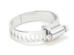 Balenciaga Rilis Gelang Rp 9,4 Juta, Netizen: Mirip Ring Selang Gas Balenciaga Rilis Gelang Rp 9,4 Juta, Netizen: Mirip Ring Selang Gas