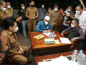 Damai Usai Buruh Duduki Kantornya, Gubernur Banten: Saya Tidak Sakit Hati Damai Usai Buruh Duduki Kantornya, Gubernur Banten: Saya Tidak Sakit Hati