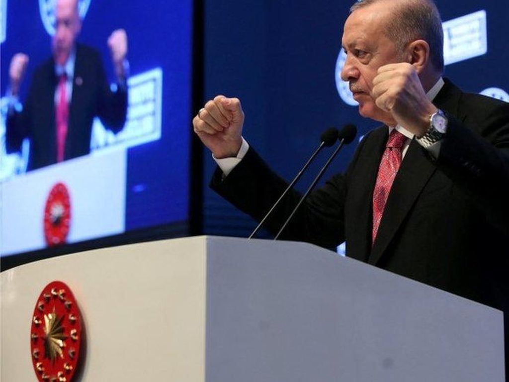 Inflasi Turki Tertinggi dalam 19 Tahun, Erdogan Tetap Tak Naikkan Suku Bunga