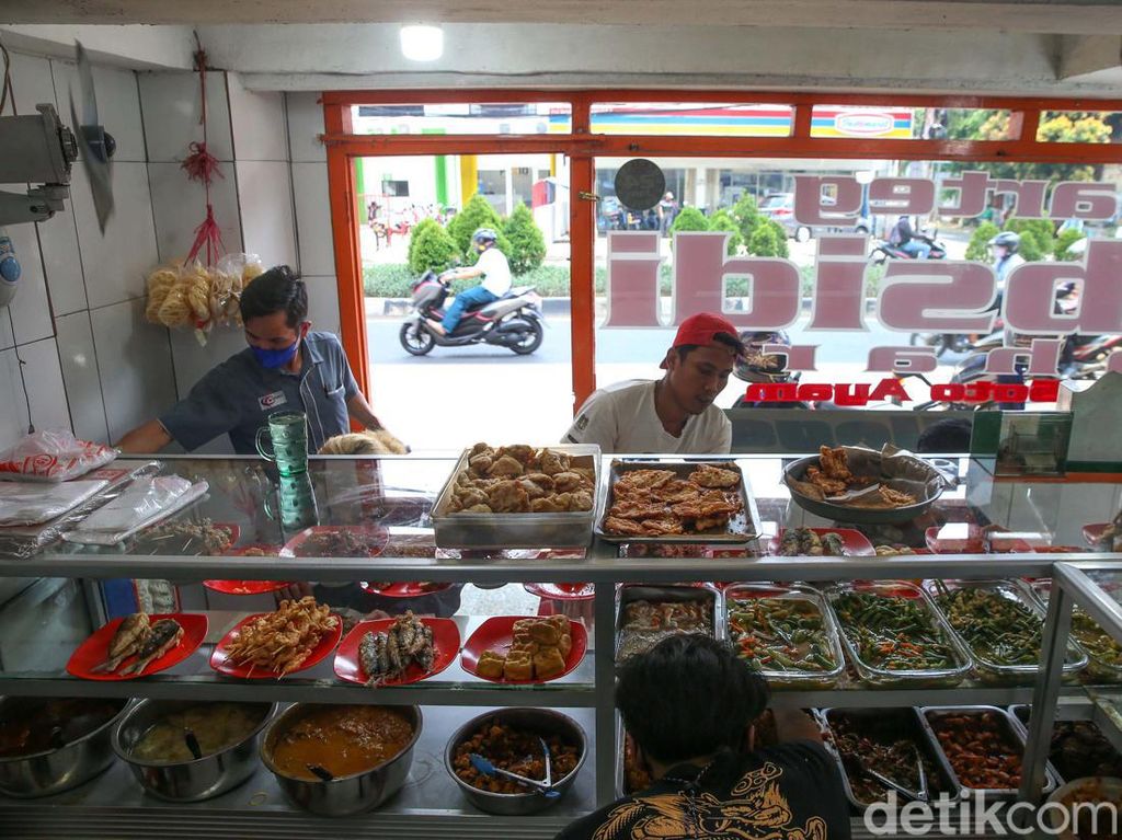 Jakarta PPKM Level 2, Durasi Makan di Warteg Kembali Dibatasi