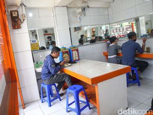 Jakarta PPKM Level 2, Makan di Warteg-Restoran Cuma Boleh Sejam