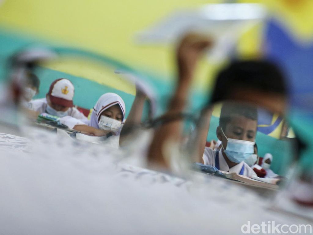 Yogyakarta Mulai PTM Full, Ortu Berburu Seragam Sekolah