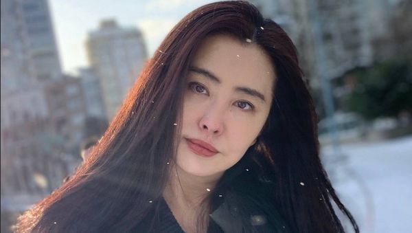 Penampilan Ratu Film Horror yang Tak Menua, Usia 54 Disangka Masih 30-an