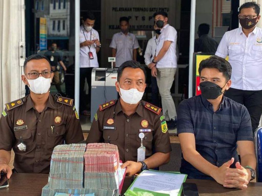 14 Kepala Puskesmas di Kepri Kembalikan Uang Korupsi Insentif Nakes COVID 14 Kepala Puskesmas di Kepri Kembalikan Uang Korupsi Insentif Nakes COVID