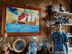 Pelukis Ini Manfaatkan Sampah Masker dan Plastik Jadi Karya Lukisan Apik