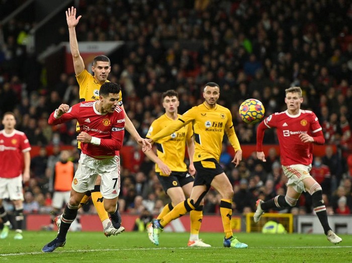 MANCHESTER, ENGLAND - JANUARY 03: Cristiano Ronaldo of Manchester United scores a header which is later ruled out for offside during the Premier League match between Manchester United and Wolverhampton Wanderers at Old Trafford on January 03, 2022 in Manchester, England. (Photo by Gareth Copley/Getty Images)