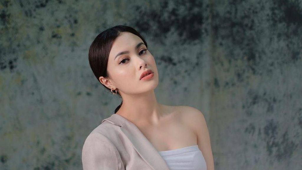 Sosok Mitha Hardiyanti, Tunangan Pebulu Tangkis Shesar Hiren Sosok Mitha Hardiyanti, Tunangan Pebulu Tangkis Shesar Hiren
