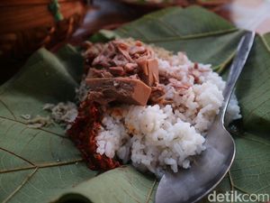 Sarapan Nikmat! Nasi Daun Jati Berlauk Peda hingga Kering Tempe