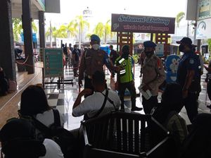 Omicron Masuk Jatim, Petugas Gabungan Pelototi Tempat Wisata Lamongan Omicron Masuk Jatim, Petugas Gabungan Pelototi Tempat Wisata Lamongan