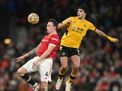 Phil Jones Kembali Perkuat MU Setelah Menanti 707 Hari