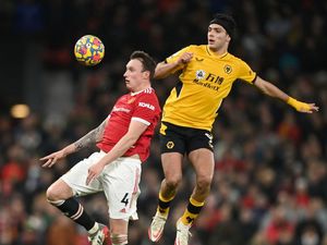 Phil Jones Kembali Perkuat MU Setelah Menanti 707 Hari Phil Jones Kembali Perkuat MU Setelah Menanti 707 Hari