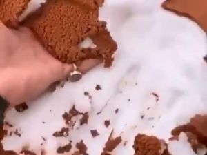 Saat Pasir Lapisi Salju di Arab Saudi, Mirip Coklat Tiramisu!