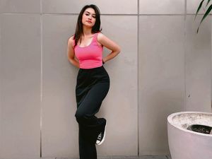 Reaksi Sarah Tuffahati Dinilai Seksi Reaksi Sarah Tuffahati Dinilai Seksi