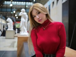 Wanita Jadi Model Asia Pertama Pose Tanpa Busana di Penthouse, Gurunya Shock