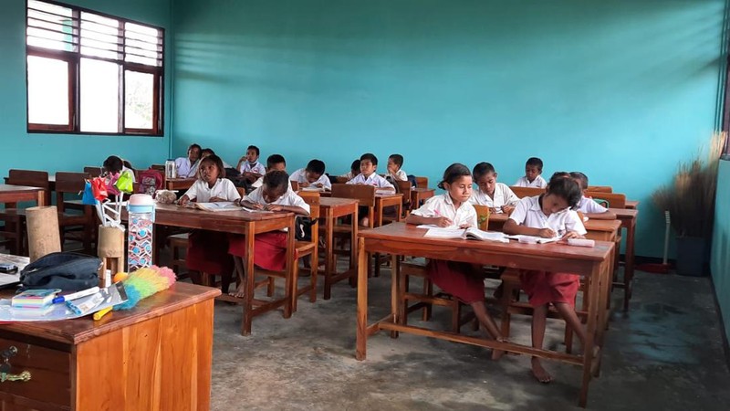 Malangnya Siswa Pelosok NTT: Masker Medis Cuci Kering hingga Tas Kresek