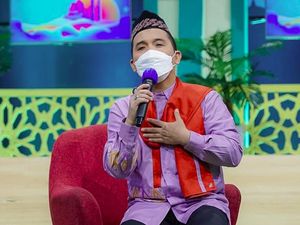 Ustaz Maulana Jawab Kabar Dekat dengan Perempuan Usai Istri Meninggal Ustaz Maulana Jawab Kabar Dekat dengan Perempuan Usai Istri Meninggal