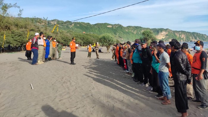 Tim SAR Hentikan Pencarian Wisatawan Bekasi yang Hilang di Parangtritis Tim SAR Hentikan Pencarian Wisatawan Bekasi yang Hilang di Parangtritis