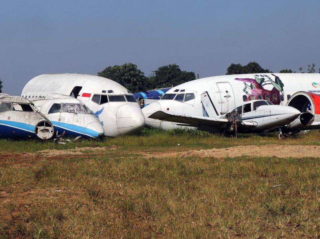 Nah Lho! Banyak Bangkai Pesawat Berserakan di Bogor