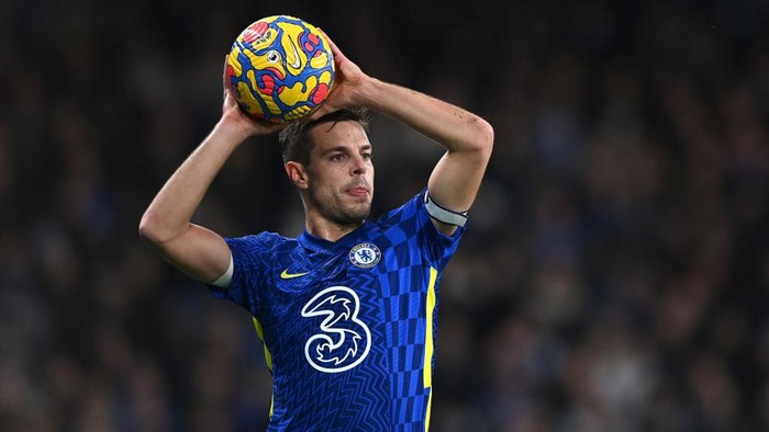 LONDON, ENGLAND - DECEMBER 29:  Cesar Azpilicueta of Chelsea takes a throw in during the Premier League match between Chelsea  and  Brighton & Hove Albion at Stamford Bridge on December 29, 2021 in London, England. (Photo by Shaun Botterill/Getty Images)