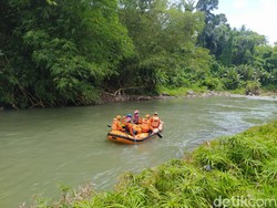 2 Santri Ponpes Hanyut di Sungai Elo Magelang