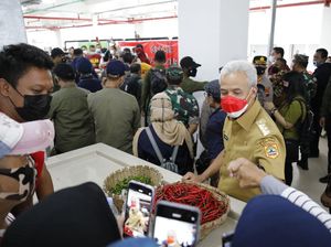 Ikut Resmikan Pasar Johar, Ganjar Ajak Warga Tangkal Omicron Ikut Resmikan Pasar Johar, Ganjar Ajak Warga Tangkal Omicron