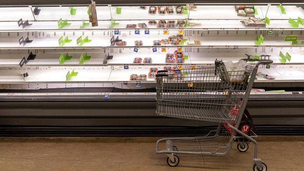 Kebutuhan Pokok di Supermarket AS Ludes, Ada Apa?