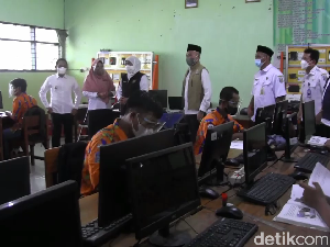 Khofifah Minta PTM di Tengah Pandemi Bisa Berjalan Maksimal