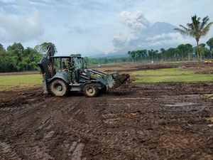 Semeru Kembali Muntahkan Guguran Awan Panas, Jarak Luncur hingga 5 KM