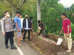 Cerita Makam Palsu Demi Warga Tak Buang Sampah Sembarangan