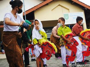 Jaran Kepang Ramaikan Vaksinasi Anak di SLB Demak