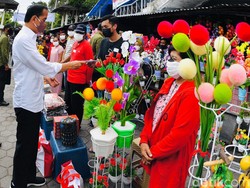Minta Pedagang Pasar Purwodadi Patuhi Prokes, Jokowi: Saya Pakai Masker