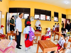Begini Semangat Anak-anak Grobogan Ikuti Vaksinasi Ditunggui Jokowi