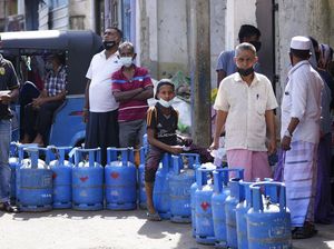 Kekurangan Pasokan Gas, Warga Sri Lanka Antre Panjang