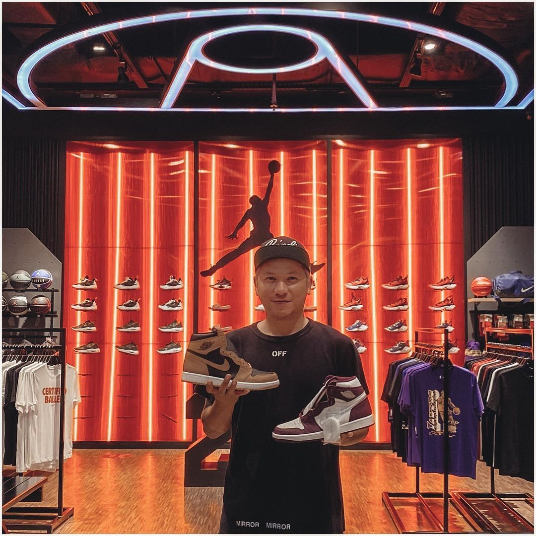 Koleksi Sneakers Gading Marten