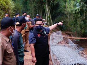 Jembatan Darurat Dibangun-Sembako Disalurkan ke Warga Terdampak di Kediri