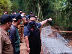 Jembatan Darurat Dibangun-Sembako Disalurkan ke Warga Terdampak di Kediri