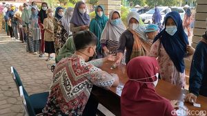 Operasi Pasar, Ribuan Liter Minyak Goreng Ludes Sejam