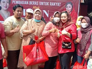 Paket Beras Bergambar Puan Juga Dibagikan di Brebes-Tegal Hari Ini Paket Beras Bergambar Puan Juga Dibagikan di Brebes-Tegal Hari Ini