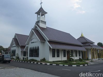 Kampus Ini Jadi yang Pertama Punya 6 Rumah Ibadah