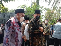 SBY-Hendropriyono Datang Melayat ke Rumah Duka Ibunda Chairul Tanjung