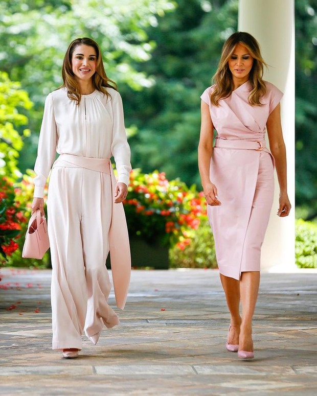 Ratu Rania dengan Jumpsuit