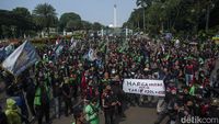 Ribuan Driver Ojol Curhat di Patung Kuda