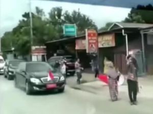 Saat Rombongan Jokowi Beri Jalan untuk Ambulans di Grobogan Saat Rombongan Jokowi Beri Jalan untuk Ambulans di Grobogan