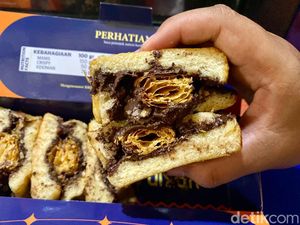 Roti Bakar Pisang Santa: Krenyes Roti Bakar Bandung Kekinian Isi Puff Pastry Roti Bakar Pisang Santa: Krenyes Roti Bakar Bandung Kekinian Isi Puff Pastry
