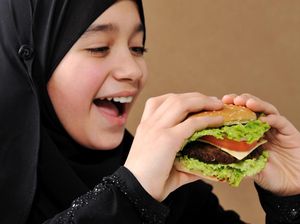 Selain Makanan Haram, Umat Muslim Juga Harus Hindari Makanan Syubhat