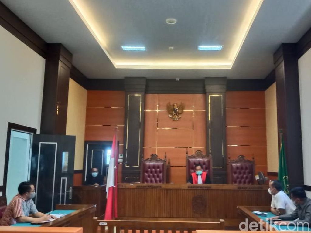 MAKI Gugat Praperadilan Polda Sumbar soal Surat Minta Sumbangan Gubernur MAKI Gugat Praperadilan Polda Sumbar soal Surat Minta Sumbangan Gubernur