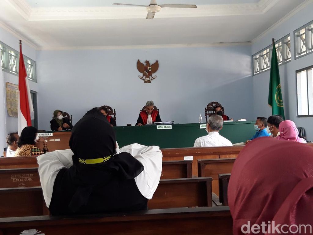 PN Boyolali Tolak Gugatan Anak Vs Ibu Kandung Soal Hibah Tanah PN Boyolali Tolak Gugatan Anak Vs Ibu Kandung Soal Hibah Tanah