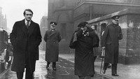 Ini adalah potret berlatar belakang penjara Strangeways pada 4 Februari 1937, menyusul eksekusi mati terhadap Max Mayer Haslamunder yang divonis bersalah atas kasus pembunuhan. Foto: Getty Images/Fox Photos