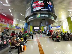 Suasana Stasiun Gambir di Kala PPKM Level 2