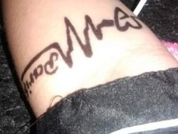 Ngeprak Harga-Aniaya Ortu Pelanggan, Tukang Tato di Bandung Diburu Polisi